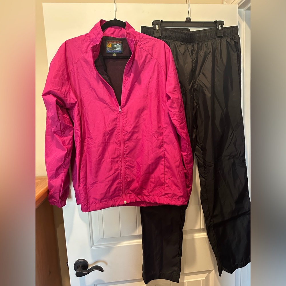 FORRESTER’S PACKABLE GOLF RAIN SUIT. MISSES SIZE X-LARGE.